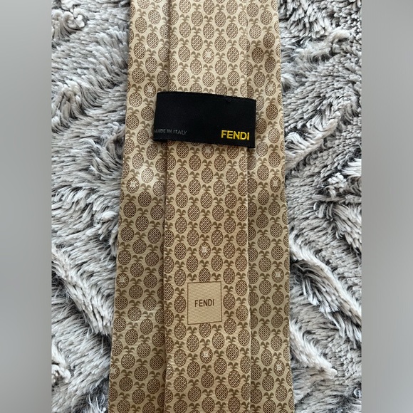 🍍Fendi Silk Pineapple Tie - Picture 5 of 6